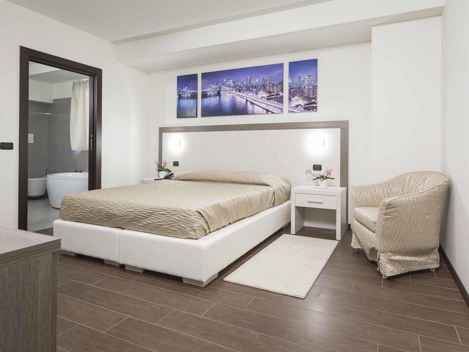 Ferrari Hotel 3*